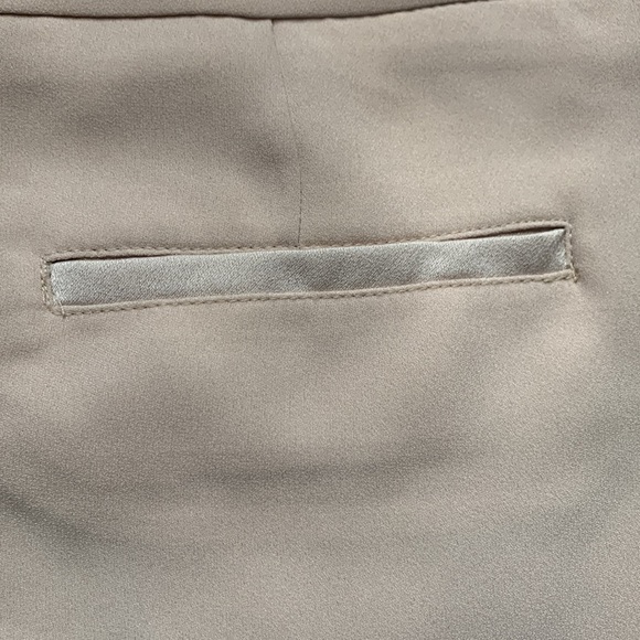 Forever 21 Beige Cream Tan Dress Shorts - Picture 5 of 8